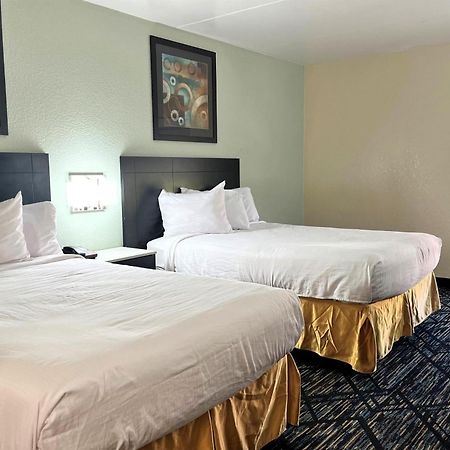 Baymont By Wyndham Cincinnati Sharonville Exterior photo
